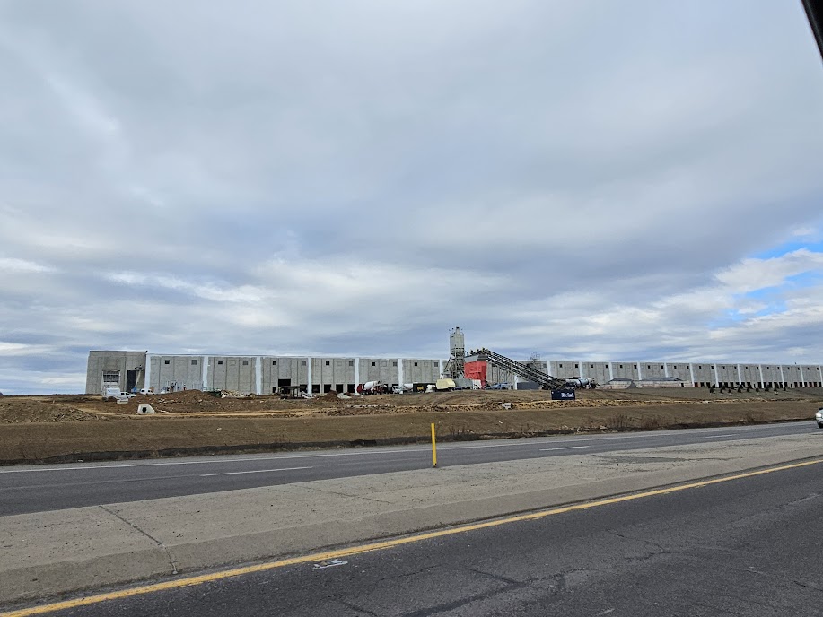 Image of mega warehouse in Mt. Pocono being constructed, Spring 2024